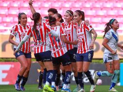 Chivas no perdonó y soltó todo el arsenal para llevarse la victoria ante su gente. IMAGO7.