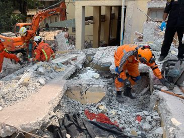 "Los hospitales en las regiones afectadas están desbordados y las vías de comunicación y transporte se han visto gravemente interrumpidas”, señaló la ONU. EFE/EPA/N. CHAN NAING