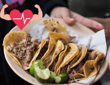 Realizar pequeños cambios en la preparación de los tacos pueden convertirlos en platillos más saludables. EFE/Netflix