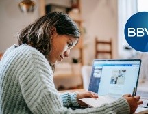 BBVA lanza una convocatoria anual en el país para seleccionar a una generación de becarios estudiantes que ingresan a su 1er año de secundaria en una escuela pública y con vulnerabilidad económica. CANVA/ ESPECIAL