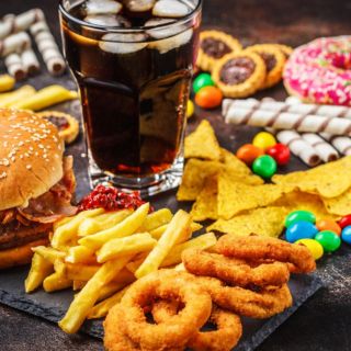 Éstos son 5 alimentos "chatarra" que SÍ te ayudan a adelgazar