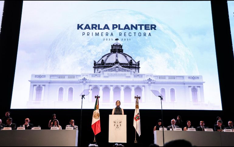 En su mensaje, la maestra Karla Planter compartió algunos de sus compromisos a cumplir en los próximos seis años de la mano de su equipo de trabajo y de la red universitaria. EL INFORMADOR / A. Navarro