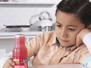 Estos son las bebidas que pueden perjudicar al más pequeño de la casa. PROFECO
