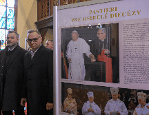 Juan Pablo II reinó en un largo y popular pontificado que duró casi 27 años, hasta su muerte la noche del 2 de abril de 2005. EFE / M. Obara