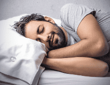 Dormir bien es indispensable, pero excederse en las horas de descanso puede ser contraproducente. Evitar tanto la privación de sueño como el exceso es fundamental para preservar un equilibrio en la salud. CANVA