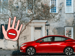 Sí, aunque las circunstancias pueden cambiar según el caso. Aunque es frecuente que los propietarios de vehículos estacionen frente a sus hogares por la falta de espacio, existen normativas específicas que prohíben ciertas situaciones. CANVA