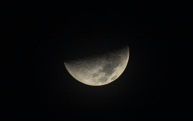 La Luna Cuarto creciente de abril es un momento de gran energía en el que los astros influyen de manera significativa en nuestra vida cotidiana, especialmente en el ámbito económico. Pixabay