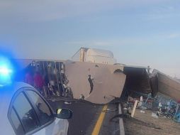 En lugar de brindar ayuda a los afectados, varios residentes de la zona aprovecharon el momento para tomar las motocicletas sin permiso. X / @GN_Carreteras