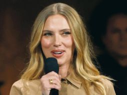 La actriz estadounidense Scarlett Johansson, presentó la película “Jurassic World: Rebirth” en el escenario durante la presentación de Universal Pictures y Focus Features en CinemaCon 2025. AFP