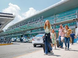 A fin de evitar riesgos, el Grupo Aeroportuario del Pacífico abrirá las puertas a taxis seguros y ecológicos, para que operen en la terminal internacional de Guadalajara. EL INFORMADOR/ H. Figueroa