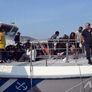 Al menos 7 fallecidos en naufragio de barco migrante cerca de isla griega