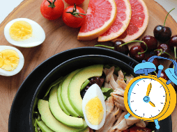 Adoptar un ritmo de alimentación más pausado no solo beneficia la digestión, sino que también contribuye a un mejor control del peso y al bienestar general. ESPECIAL / CANVA