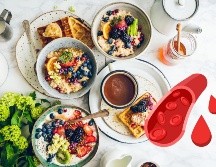 Incorporar estos alimentos en tu desayuno no solo ayuda a regular el azúcar en sangre, sino que también mejora tu salud general, previene la fatiga y reduce el riesgo de enfermedades metabólicas. CANVA