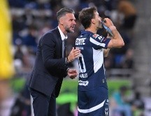 Martín Demichelis y Sergio Canales. Los Rayados se encuentran en el noveno puesto del torneo, penúltima plaza para el play-in. IMAGO7