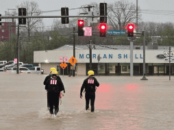 La persistencia de lluvias intensas ha saturado gran parte del centro de EU, desbordando rápidamente ríos y arroyos, y desencadenando múltiples emergencias por inundaciones. ESPECIAL
