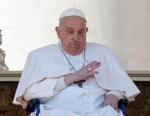 Papa Francisco reaparece ante los fieles en la Plaza de San Pedro. EFE /G. LAMI