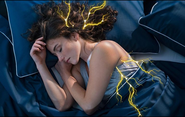 Ese extraño sobresalto tiene un nombre científico: sacudida hípnica o mioclono del sueño. CANVA