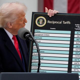 Más de 50 países intentan negociar aranceles con Trump