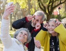 Una sustancia llamada 2-nonenal se ha identificado como una de las responsables de este olor. CANVA