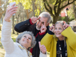 Una sustancia llamada 2-nonenal se ha identificado como una de las responsables de este olor. CANVA