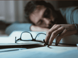 Dormir la siesta puede ser una herramienta muy útil para mejorar la energía, la productividad y el bienestar general, siempre que se haga con moderación y en el momento adecuado del día. CANVA