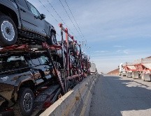México exporta casi 3 millones de vehículos a Estados Unidos por año y surte el 40% de todas las piezas utilizadas en ese país. AFP / ARCHIVO