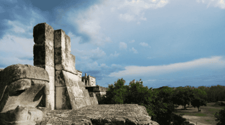 El altar descubierto en Tikal cuenta con una figura que representa la Diosa de la Tormenta. EL INFORMADOR / ARCHIVO