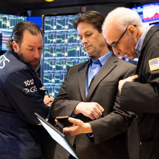 Caen bolsas por amago de Trump a China