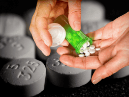 Evitar la automedicación, realizar chequeos médicos periódicos y mantener hábitos saludables son acciones clave para prevenir enfermedades y promover una vida larga y saludable. AP / ARCHIVO