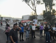 Familiares y amigos se manifestaron esta tarde en Periférico a su cruce con la calle Ocampo, a la altura de la estación San Juan de Ocotán de Mi Macro Periférico, para exigir su localización. ESPECIAL / Policía Vial Jalisco