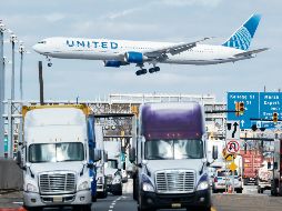 Más de 70 países buscan negociación con Estados Unidos para que sus productos no se vean afectados por el gravamen; mientras ingresan por aire, tierra y mar, pero pagando el respectivo impuesto. AFP
