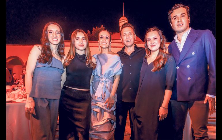 Camila Lemus, Luciana Lemus, Maye Villa de Lemus, Pablo Lemus, Regina Lemus y Juan Pablo Lemus. GENTE BIEN JALISCO / A. Rodríguez