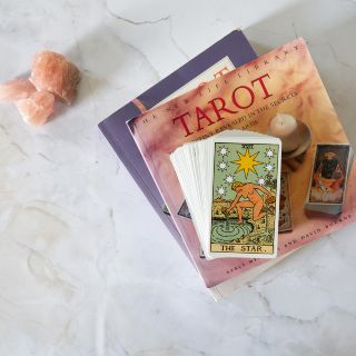 Así puedes hacer que ChatGPT te lea las cartas del tarot