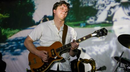 El músico Chester Hansen, demostró su destreza en el bajo. EL INFORMADOR/ H. Figueroa