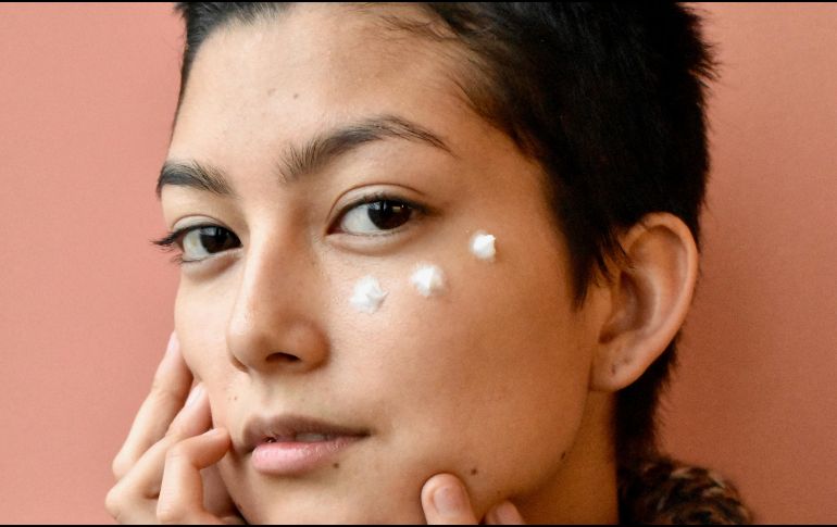 La proliferación de la oferta, la accesibilidad a productos y las influencias que llegan de otros países, han sido claves para que la rutina de skincare haya disparado su popularidad. ESPECIAL / UNSPLASH / CHERRYDECK