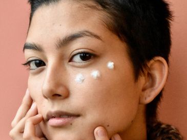 La proliferación de la oferta, la accesibilidad a productos y las influencias que llegan de otros países, han sido claves para que la rutina de skincare haya disparado su popularidad. ESPECIAL / UNSPLASH / CHERRYDECK