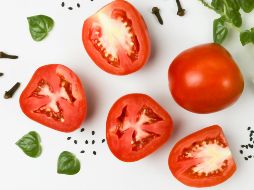 ¿Qué nutrientes aporta el jitomate? UNSPLASH / T. RUMEE