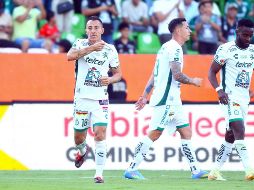 Andrés Guardado de León celebra su gol de la jornada 15 del torneo Clausura 2025. EFE/L. Ramírez