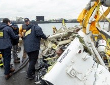La impactante caída del helicóptero al agua, en la que se pudo ver cómo perdía partes de su fuselaje en el aire, se produjo en torno a las 15:15 hora local del jueves. EFE/Junta Nacional De Seguridad En El Transporte (NTSB)