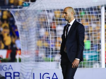 La decisión se tomó luego de analizar los reportes y pruebas relacionadas con la agresión de Pizarro al auxiliar técnico de Rayados. IMAGO7.