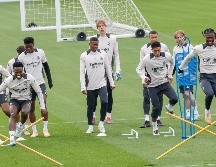 El Madrid podría dejar vacante el título esta día si no remonta un déficit de tres goles frente al Arsenal. EFE/J. Gandul