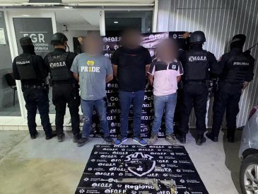 Los tres sujetos formarían parte de una célula delictiva especializada en el robo de camiones de carga en tramos carreteros de la Región Valles. ESPECIAL