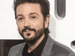 Diego Luna aparece junto a figuras como Demi Moore y Serena Williams. SUN / ARCHIVO