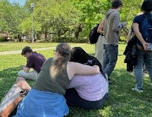 Un grupo de estudiantes en la Universidad Estatal de Florida en Tallahassee, el 17 de abril del 2025. AP / K. PAYNE