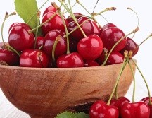 Las cerezas tienen niveles de glucosa muy bajos, por lo que son perfectas para personas con diabetes. ESPECIAL / CANVA