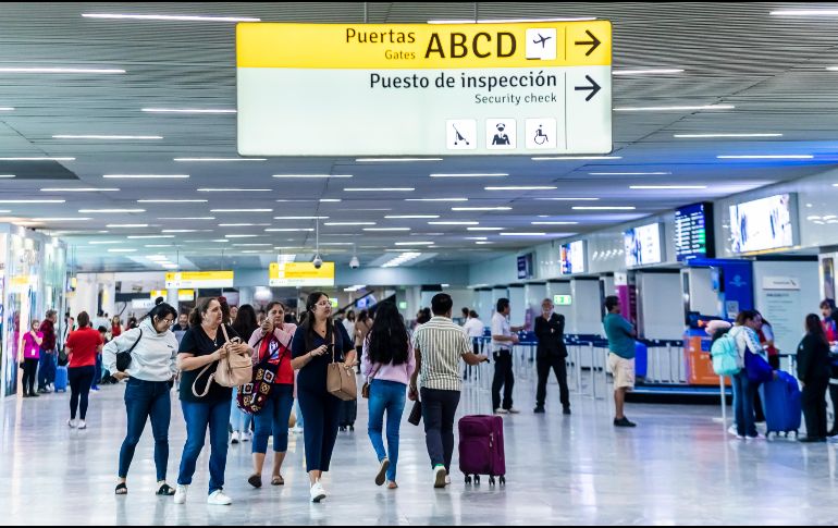 El aeropuerto de Guadalajara registró un flujo aproximado de un millón 564 mil pasajeros y un incremento de 10 por ciento. En tanto, Puerto Vallarta movió 762 mil 800 pasajeros. ESPECIAL