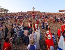 La multitud reunida en la Plaza Principal de San Martín de las Flores mostraba su tristeza, indignación, coraje, impotencia y pesar por la muerte de Jesús. EL INFORMADOR / H. FIGUEROA