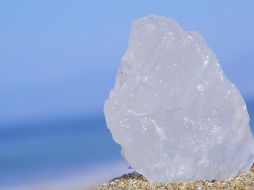 La piedra de alumbre debe aplicarse sobre la piel limpia y ligeramente húmeda. ESPECIAL / CANVA