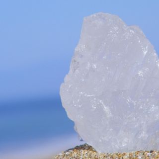 Cuida tu piel en vacaciones con la piedra de alumbre