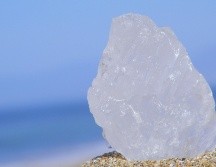 La piedra de alumbre debe aplicarse sobre la piel limpia y ligeramente húmeda. ESPECIAL / CANVA